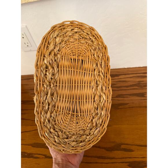 Vintage basket with leather strap and attached lid - Picture 6 of 7